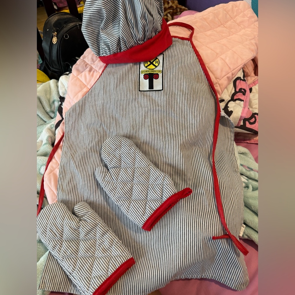 Striped Kids Mittens and apron Set